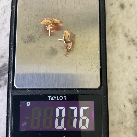 14k Vintage Puffed Heart earrings - Picture 4 of 4